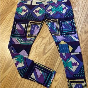 Geo shape print leggings. Very soft